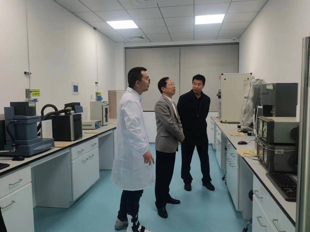 校領導深入國家木質資源綜合利用工程技術研究中心調研指導